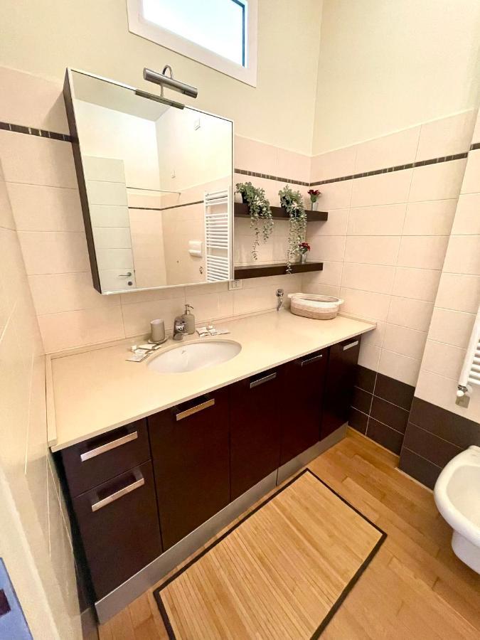 Luxury Four-Room Apartment In Monza Centro - 2 Min Walk To Train Station Exterior foto